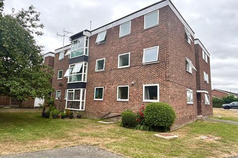 122 Rayleigh Road, Westwood Lodge, SS7 2 bed flat for sale