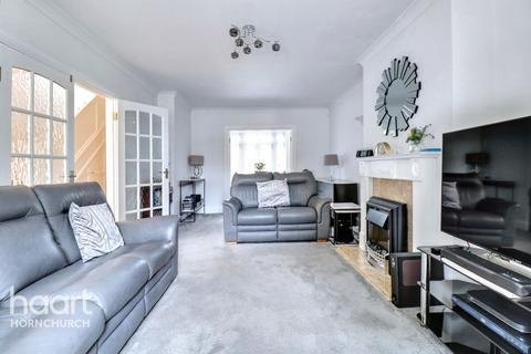 Osborne Road, HORNCHURCH 3 bed semi