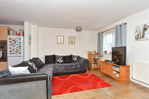 Barnfields Court, Sittingbourne ME10 3 bed semi