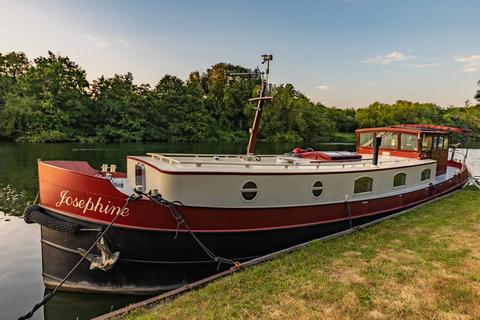 Willows Riverside Park, Windsor SL4 1 bed houseboat for sale