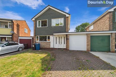 Manor Farm Crescent, Stafford ST17 3 bed link detached house for sale