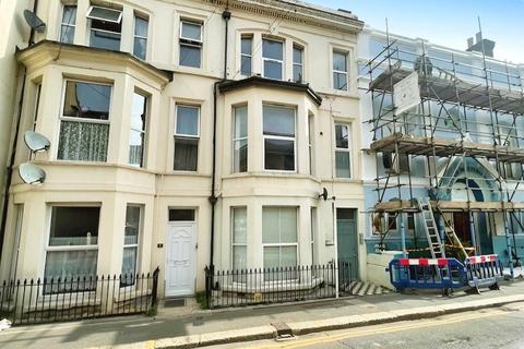 South Terrace, East Sussex TN34 2 bed flat for sale