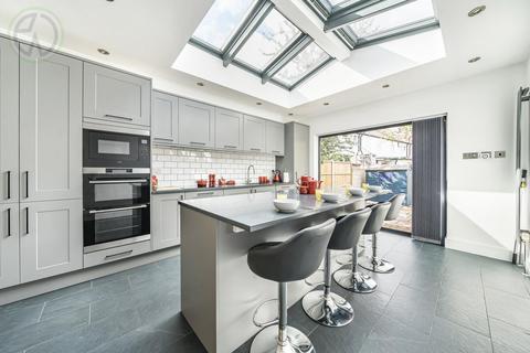 Bank Avenue, Mitcham CR4 3 bed terraced house for sale
