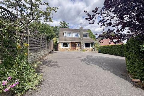 New Road, Marlow Bottom SL7 3 bed detached house for sale