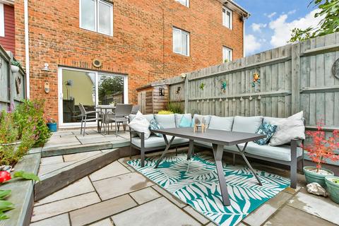 Poynder Drive, Snodland ME6 4 bed townhouse for sale