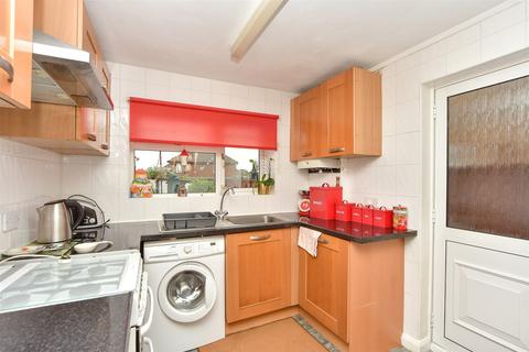 Northumberland Avenue, Rainham... 3 bed semi