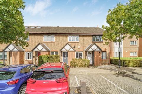 Peartree Avenue, Earlsfield, London... 2 bed house for sale