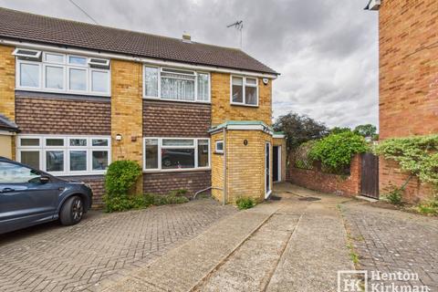Balmoral Close, Billericay 3 bed semi