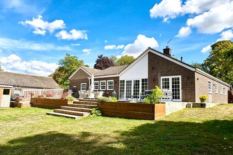 Essex, Harlow, CM17 3 bed detached bungalow for sale