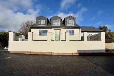 Thornton Road, Bradford BD13 5 bed detached house for sale