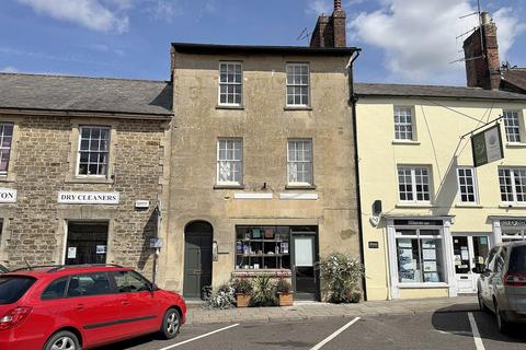 High St Wincanton 2 bed maisonette for sale