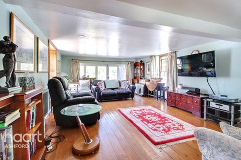 Kingsford Street, Ashford 4 bed detached house for sale