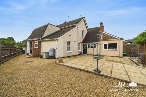 Barnett Lane, Guildford GU5 3 bed semi
