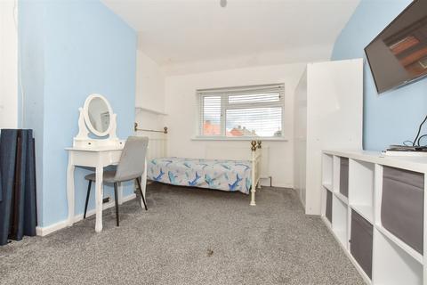 Brenchley Avenue, Deal CT14 3 bed semi