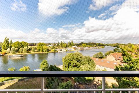 Albany Park Road, North Kingston... 3 bed flat for sale