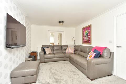 Lorimar Court, Sittingbourne ME10 4 bed detached house for sale