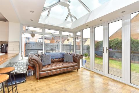 Lorimar Court, Sittingbourne ME10 4 bed detached house for sale