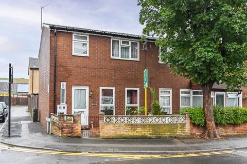 Alexandra Road, Walthamstow, London E17 3 bed semi