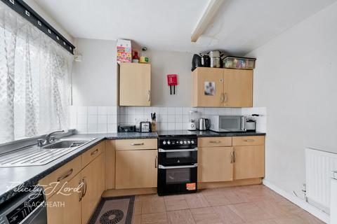 Villas Road, London 2 bed flat for sale