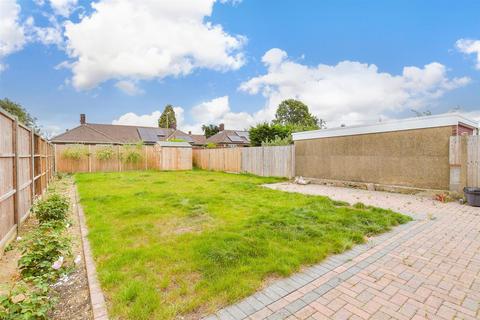 St. Vincent Crescent, Waterlooville... 4 bed semi