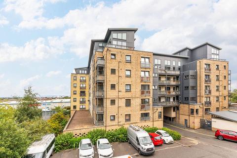 14/4 Hawkhill Close, Leith... 3 bed flat for sale
