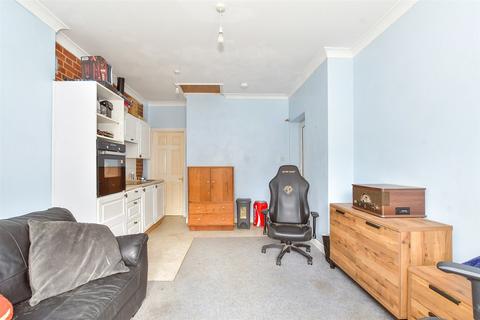 Hay Road, Chichester PO19 4 bed semi