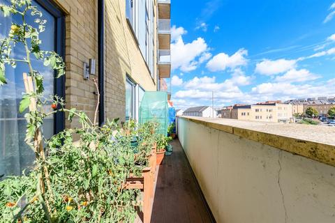 Mill Pond Road, Dartford, Kent 2 bed flat for sale