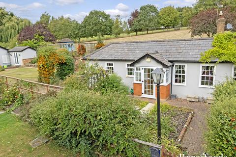 Tomkyns Lane, Upminster, RM14 2 bed bungalow for sale