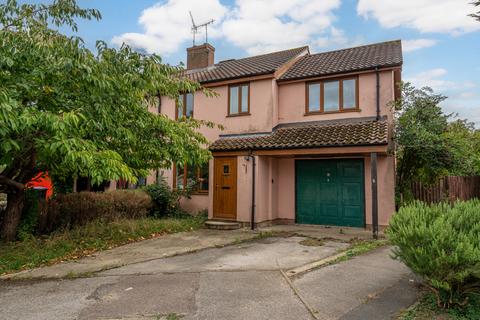 Tudor Close, Framlingham, IP13 9SL 4 bed semi