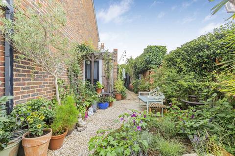 Parrs Place, Hampton TW12 3 bed house for sale