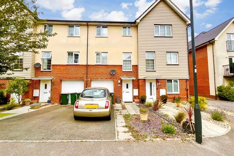 Grayrigg Road, Crawley RH10 4 bed terraced house for sale