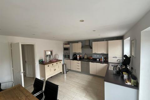 Grayrigg Road, Crawley RH10 4 bed terraced house for sale