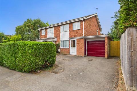 Hughes Close, Harvington 3 bed house for sale