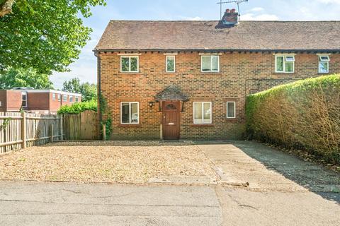Potters Gate, Farnham, GU9 4 bed semi