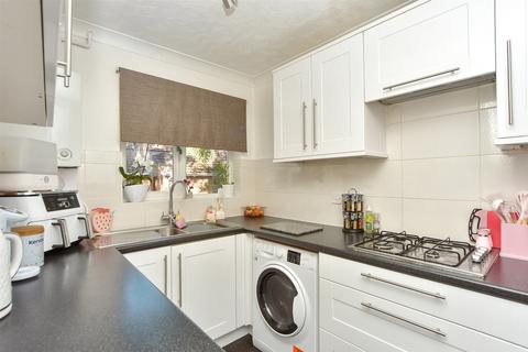 Fallowfield, Sittingbourne ME10 1 bed semi