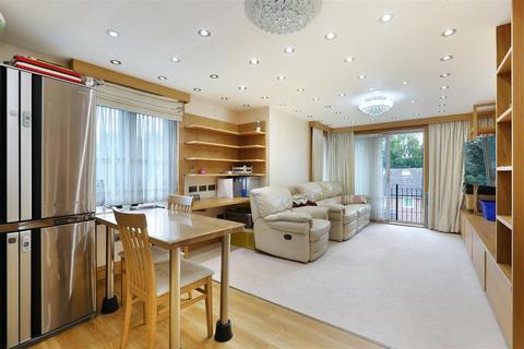 Blackburn Way, Hounslow 2 bed flat for sale