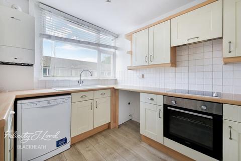 Woodmere, London 3 bed terraced house for sale