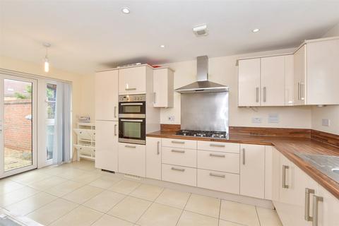 Farmers Way, Ashford TN23 4 bed semi