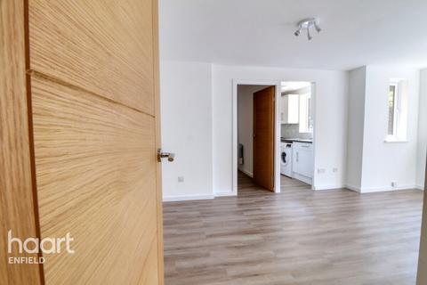 Woodfield Close, Enfield 1 bed apartment for sale