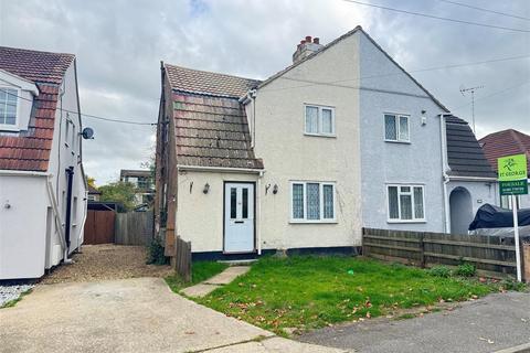 Carlton Drive, Thundersley 2 bed semi