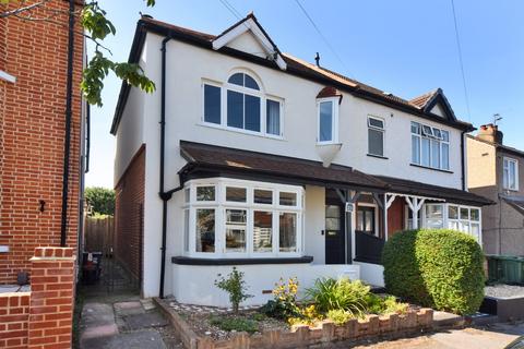 Hampton Road, Worcester Park, KT4 4 bed semi