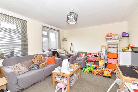 Bradshaw Road, Chichester, West Sussex 2 bed flat for sale