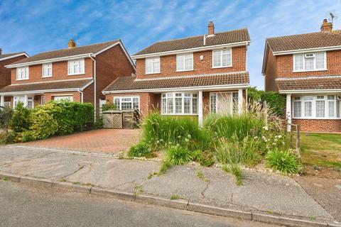 Ashes Close, Walton on the Naze CO14 5 bed detached house for sale