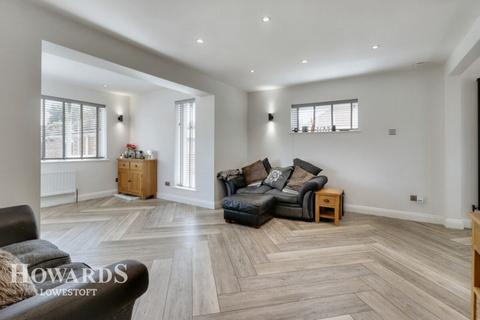 Somerleyton Road, Lowestoft 3 bed semi