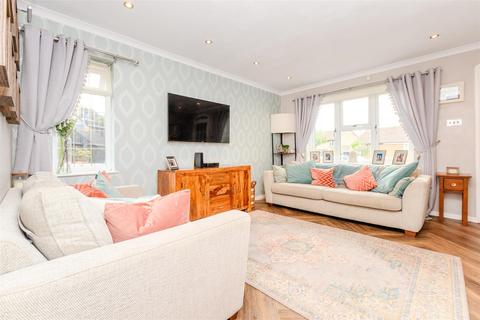 Winchelsea Road, Chatham ME5 3 bed semi