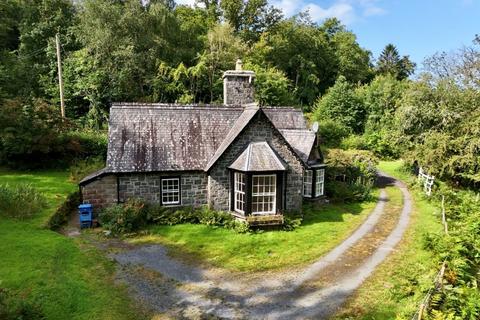 Caerynwch Lodge, Dolgellau, LL40 2RE 3 bed detached house for sale