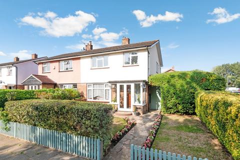 Nimbus Road, Epsom KT19 3 bed semi