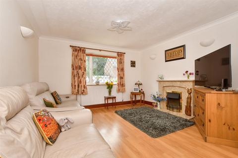 Cayser Drive, Maidstone ME17 3 bed semi