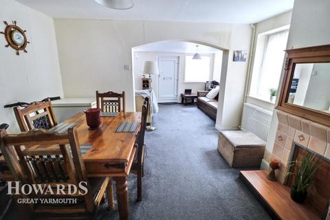 North Market Road, Great Yarmouth 3 bed semi