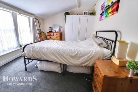 North Market Road, Great Yarmouth 3 bed semi